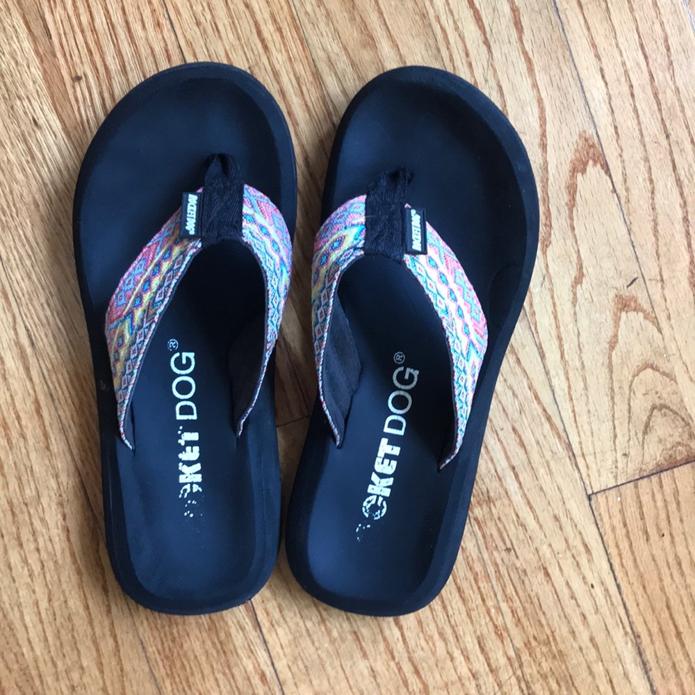 Rocket dog flip flops size 7
